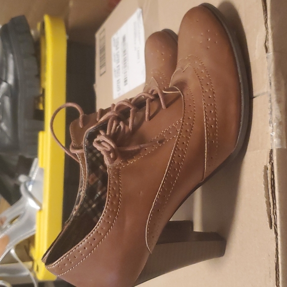 Oxford Heels - Picture 2 of 4